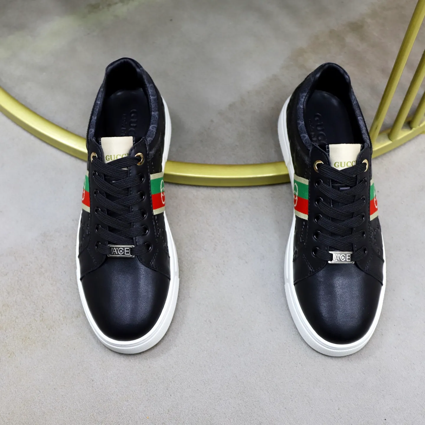 Ex-factory price: 440💰🙅‍♂️🙅‍♂️🙅‍♂️ Brand: GUCCI Standard code: 38-44 (45 customized) Grade: Same as the official website Material: Original material splicing Comfortable and breathable lining Lightweight and wear-resistant sports outsole Style category: Men's fashionable casual shoes Running sneakers Distinguished luxury brand elements Top luxury Color: actual picture color